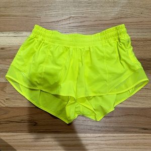 Lululemon Size 8 Hottie Hot 2.5” Shorts